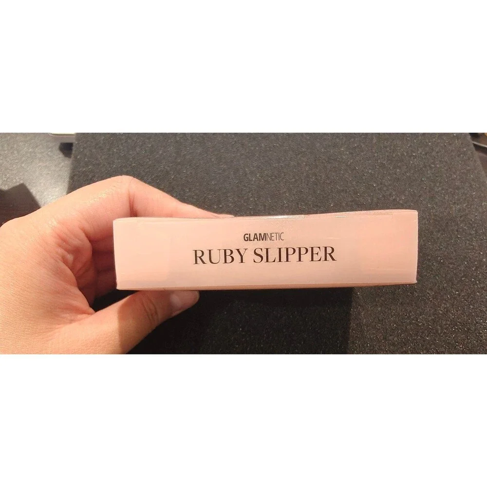 Glamnetic Press-On Nails Short Almond Ruby Slipper